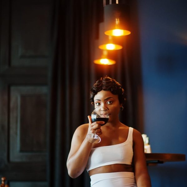 african-american-woman-in-restaurant-2023-11-27-05-35-47-utc