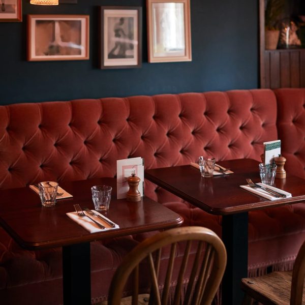 interior-of-traditional-english-pub-with-table-set-M6TBH9Q